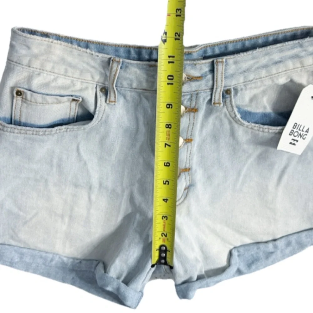 Billabong Women’s High Tide Boyfriend Denim Shorts Size 30 Light Wash Button Fly - Picture 8 of 9